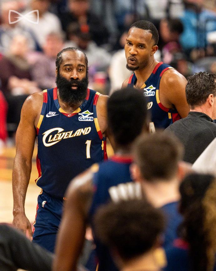 开云体育入口-骑士遭绿军横扫：哈登19+10逼近29000分 米切尔复出30+7+5